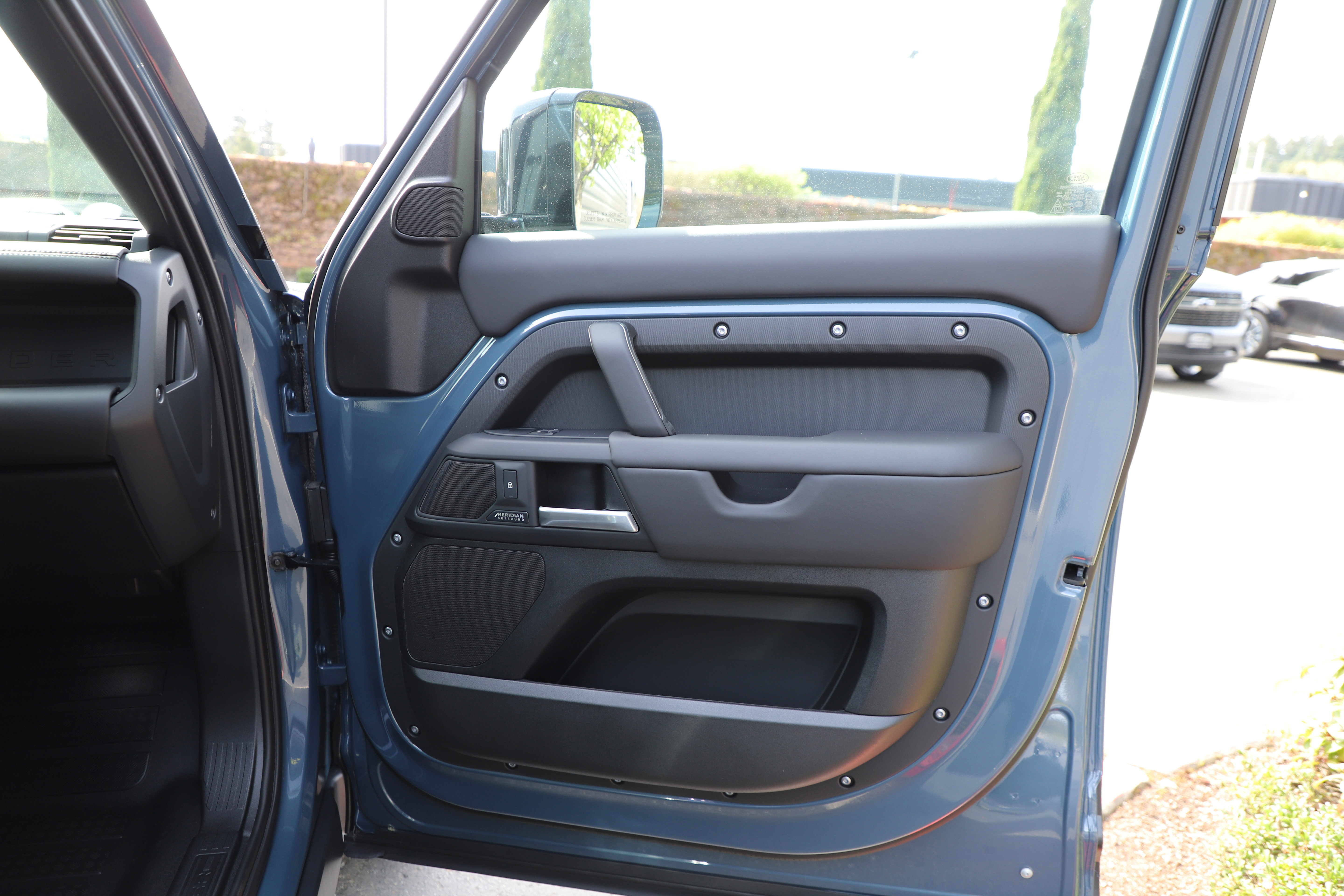 New 2026 Land Rover Defender 110 X-Dynamic SE image 9
