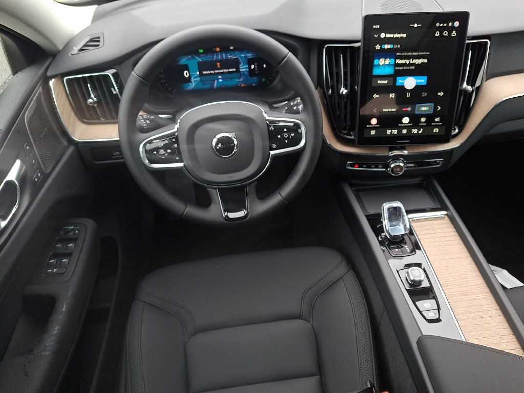 New 2027 Volvo XC60 B5 Plus AWD/4WD image 9
