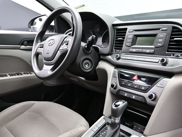 Used 2017 Hyundai Elantra SE image 12