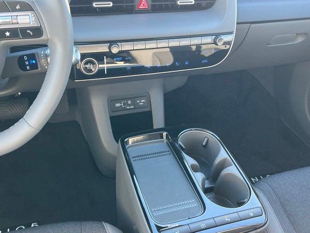 New 2025 Hyundai Ioniq 5 SE image 16