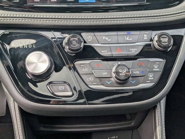 New 2026 Chrysler Pacifica Limited image 22