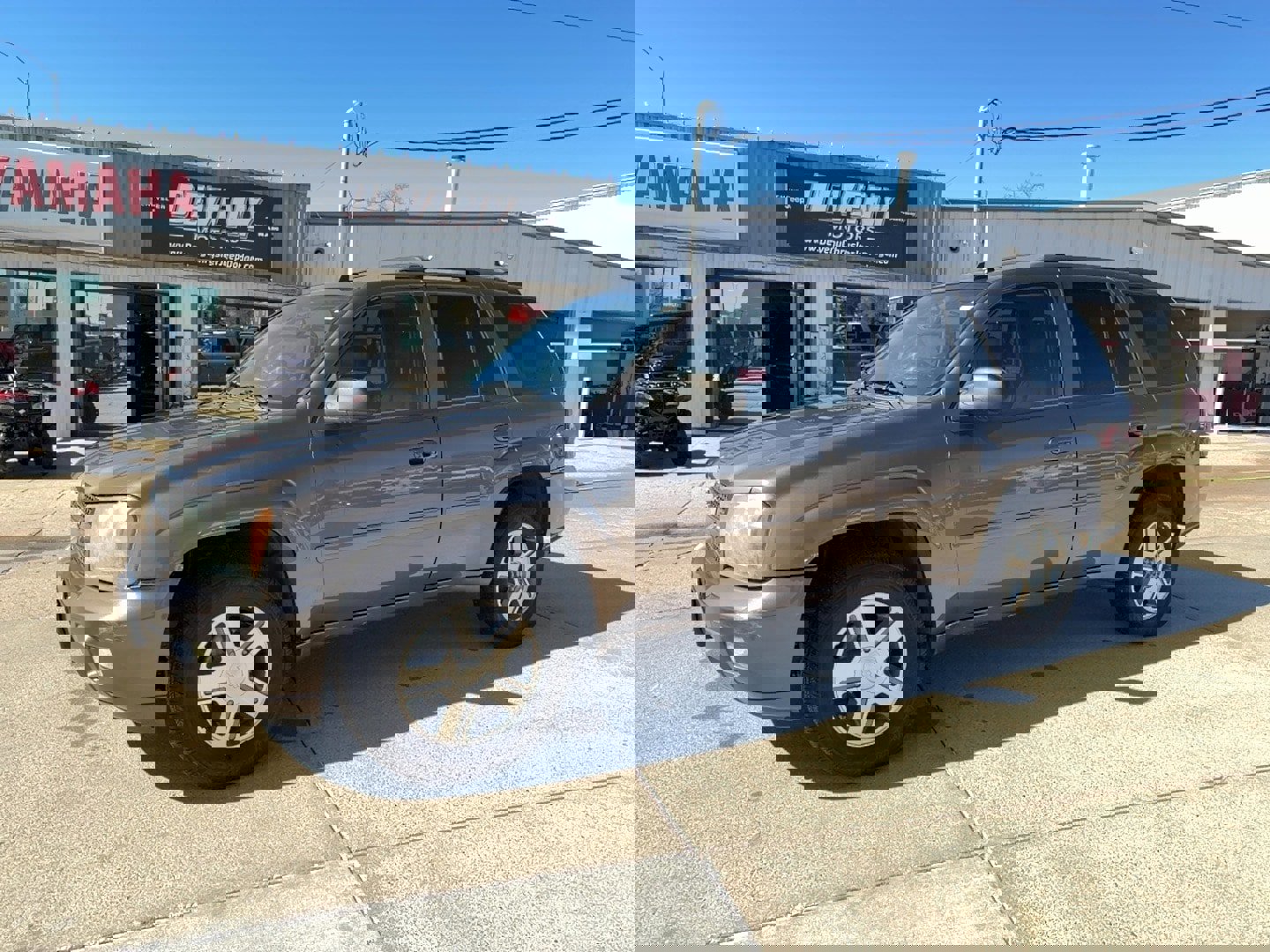 Used 2008 Chevrolet TrailBlazer LT w/ Sun And Sound Package AWD/4WD image 1