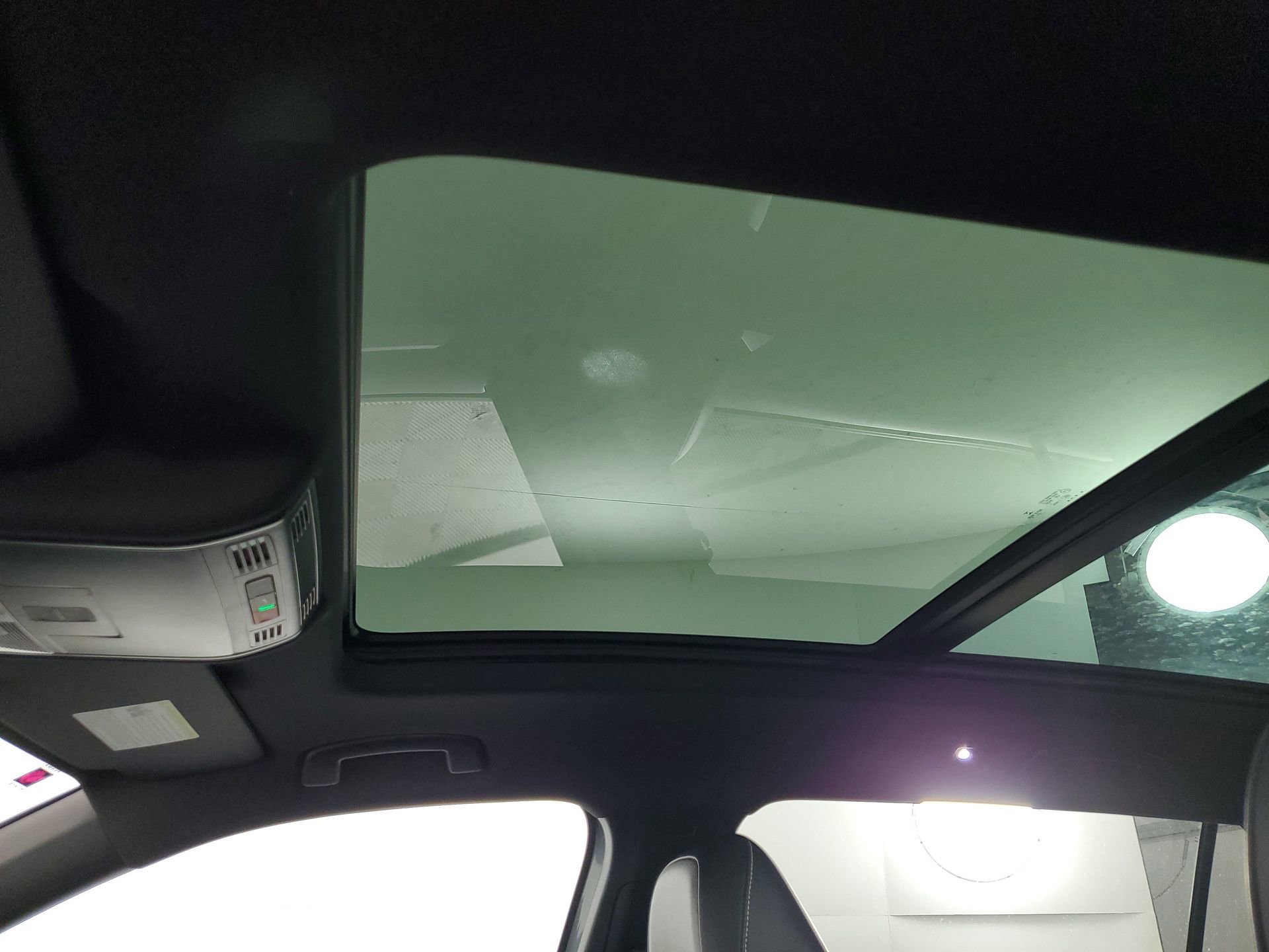 Used 2022 Volkswagen Tiguan SE R-Line image 42