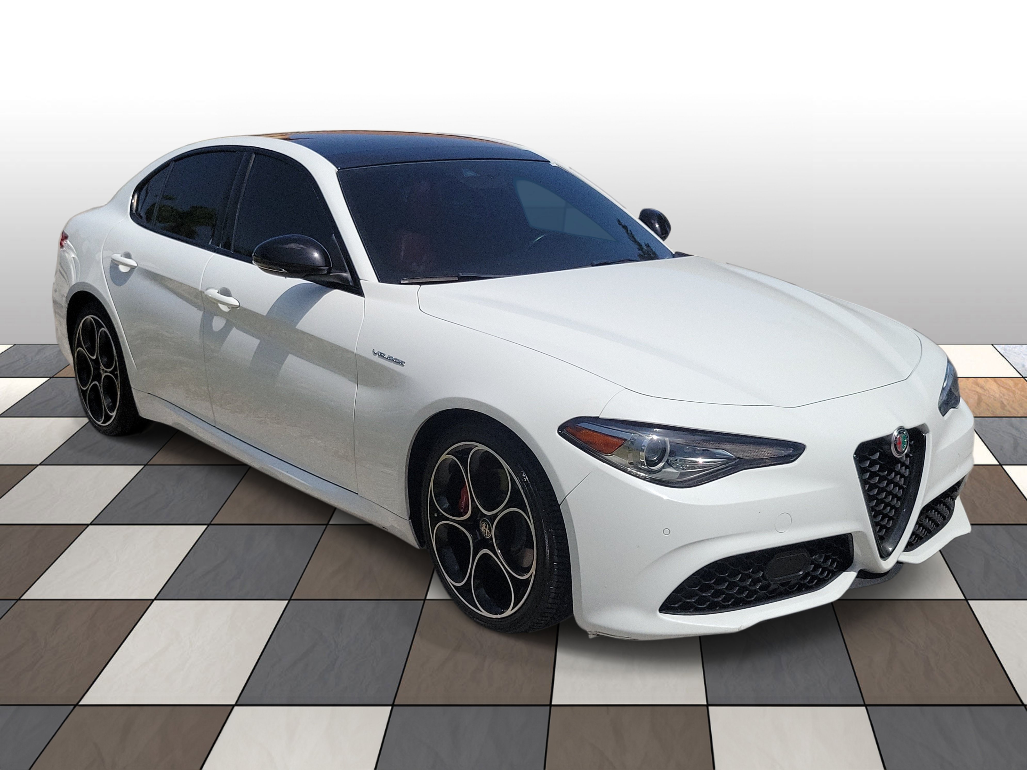 Used 2023 Alfa Romeo Giulia Veloce RWD image 3
