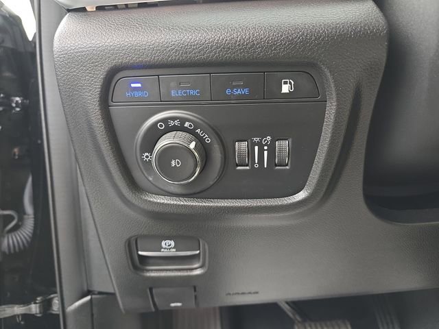 Used 2023 Jeep Grand Cherokee 4WD 4xe w/ Luxury Tech Group II image 44