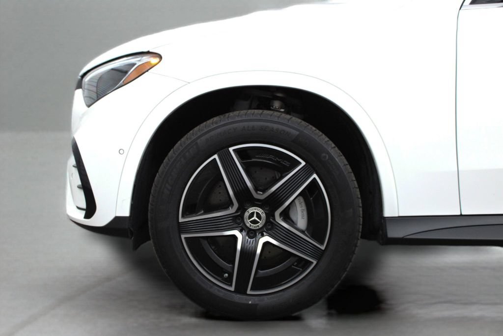 Used 2025 Mercedes-Benz GLC 300 4MATIC image 6