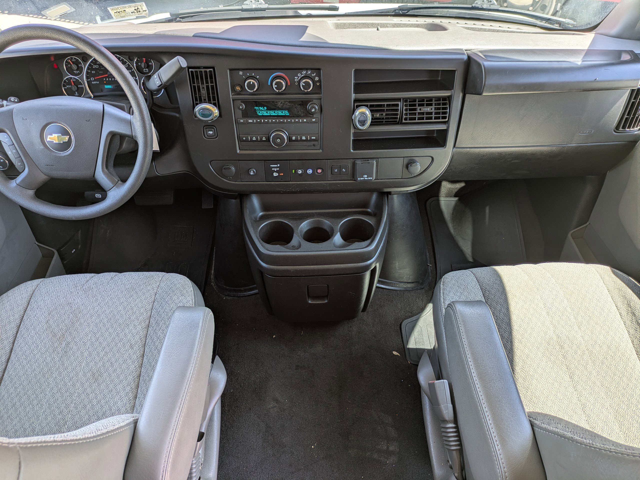 Used 2024 Chevrolet Express 3500 LT w/ LT Preferred Equipment Group RWD image 18