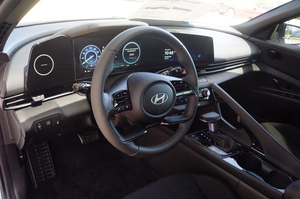 New 2025 Hyundai Elantra SEL FWD image 19