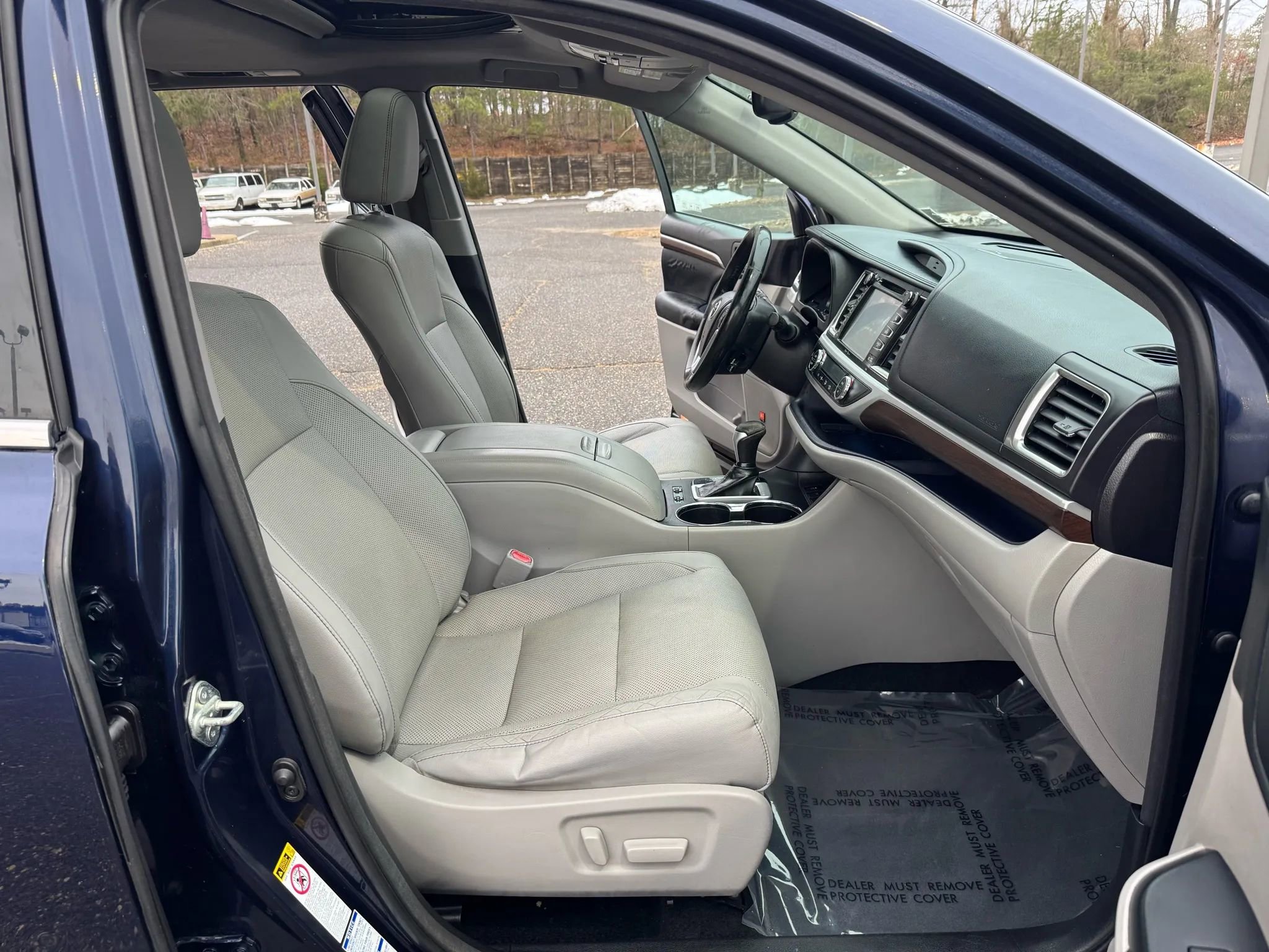 Used 2014 Toyota Highlander Limited w/ Preferred Accessory Package image 17