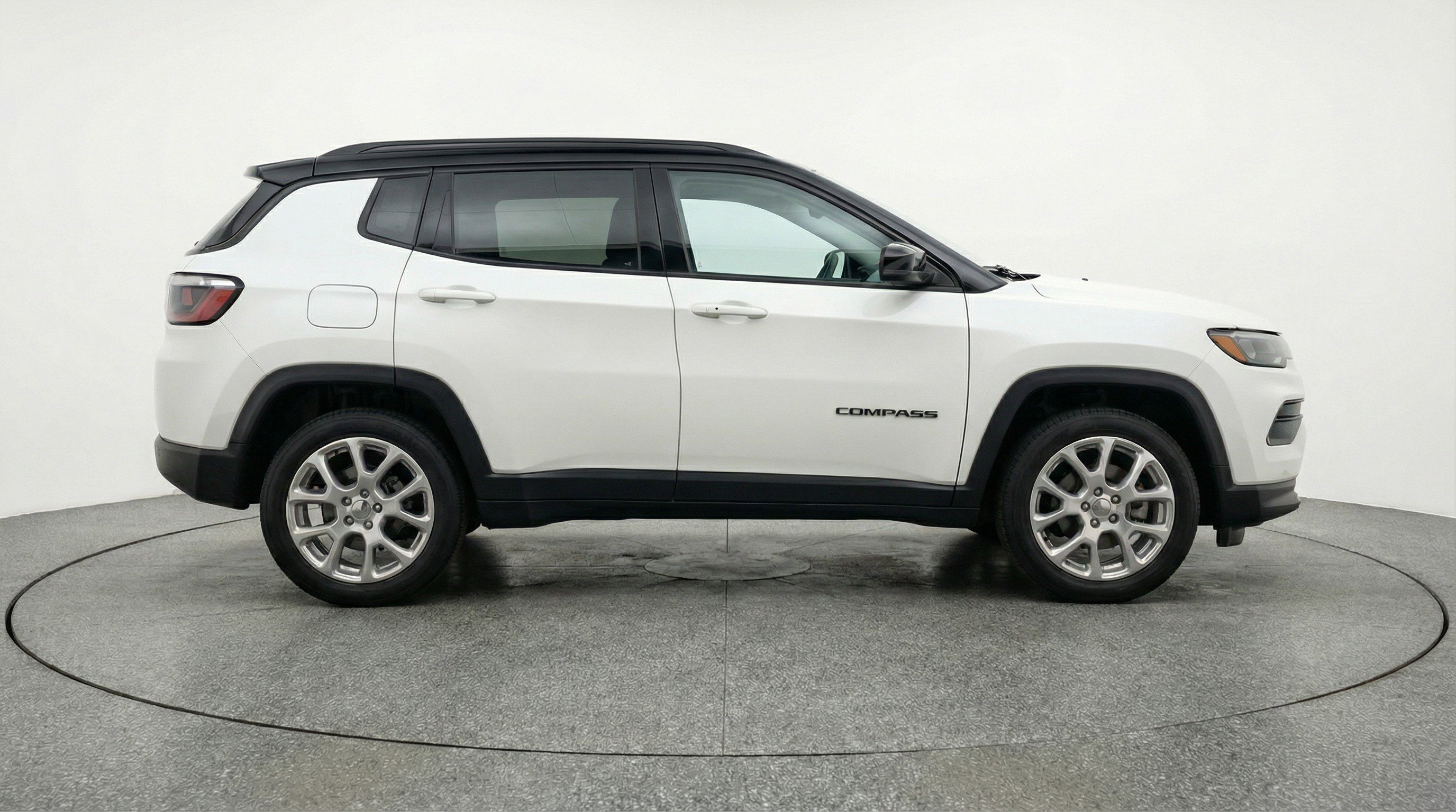 Used 2025 Jeep Compass Limited AWD/4WD image 11