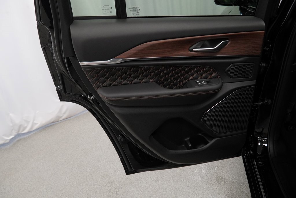 New 2025 Jeep Grand Cherokee Summit w/ Obsidian Package image 30