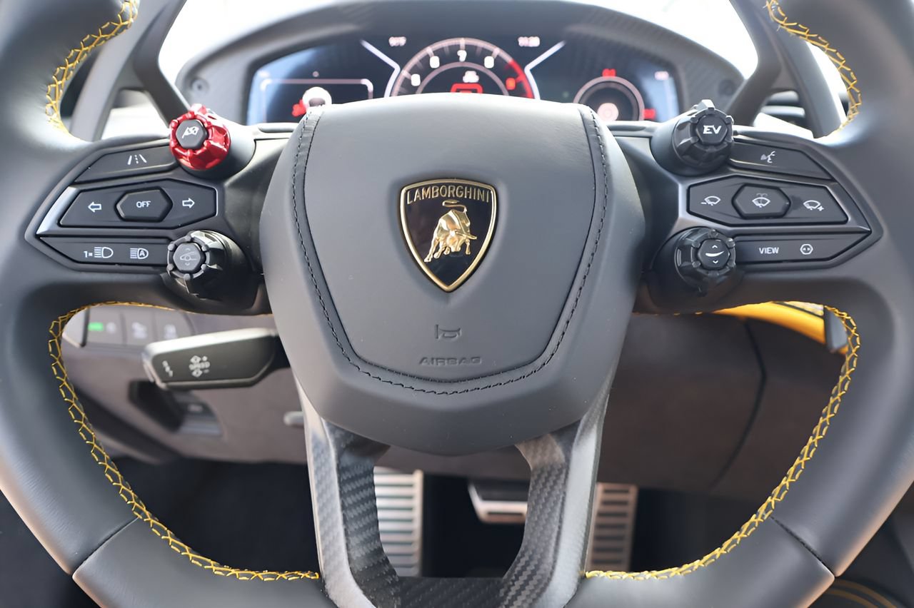 Used 2025 Lamborghini Revuelto AWD/4WD image 20