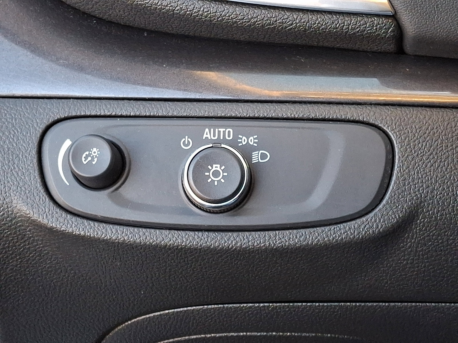 Certified 2022 Buick Encore Preferred w/ Safety Package image 24