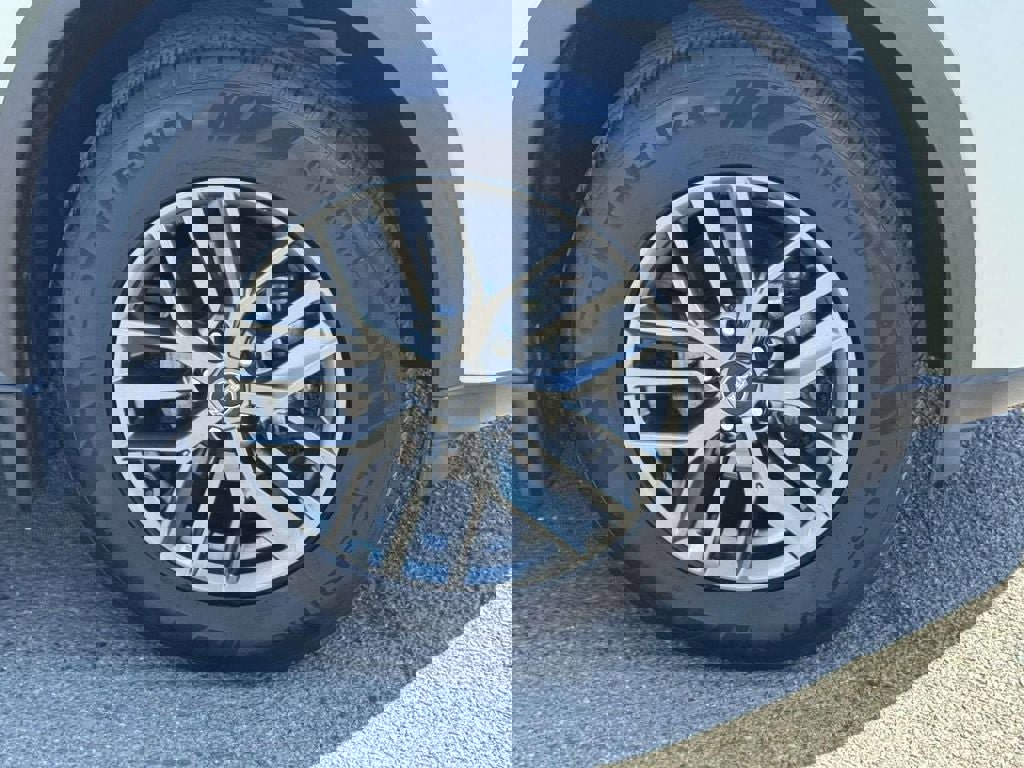 Used 2022 Nissan Rogue S image 7