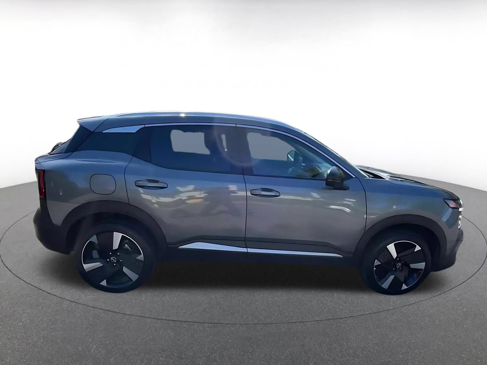 Used 2026 Nissan Kicks SR AWD/4WD image 16