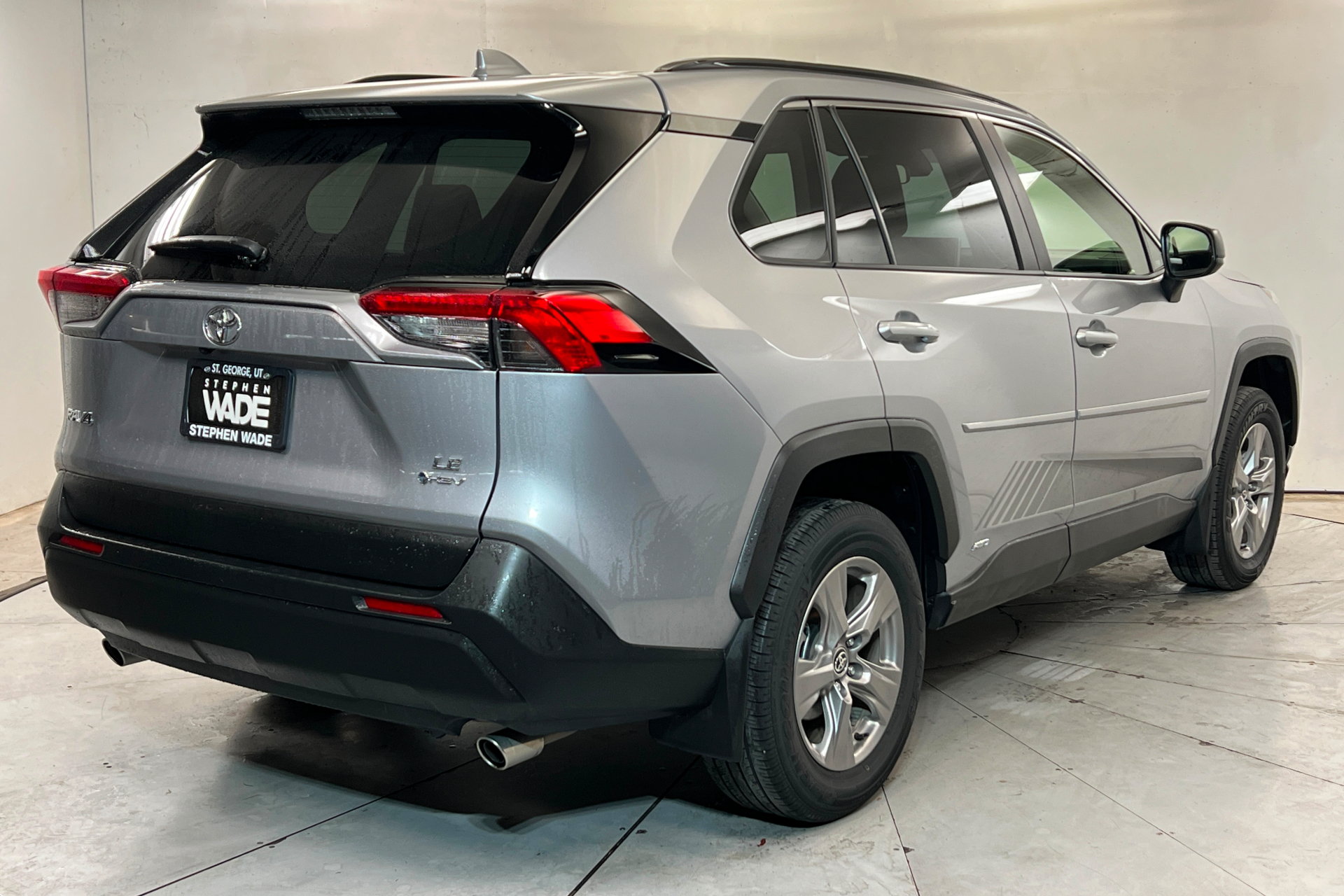 Used 2025 Toyota RAV4 LE AWD/4WD image 5