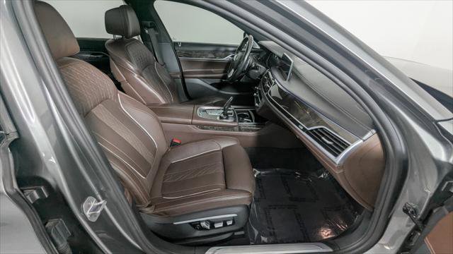 Used 2017 BMW 750i image 24