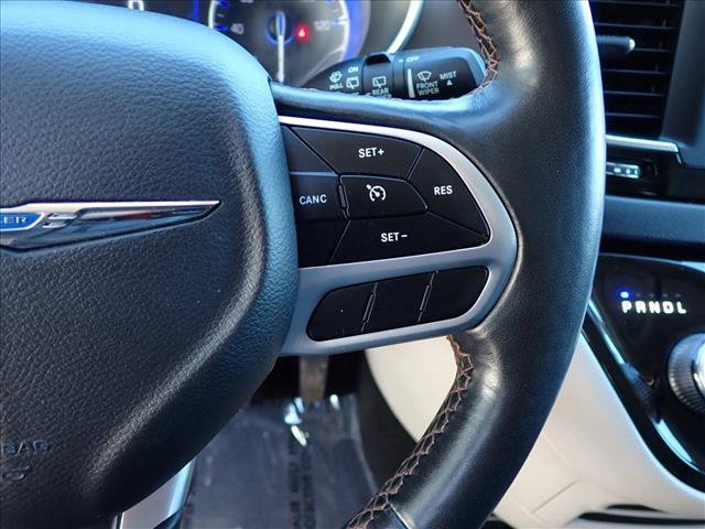 Used 2019 Chrysler Pacifica Touring-L FWD image 16