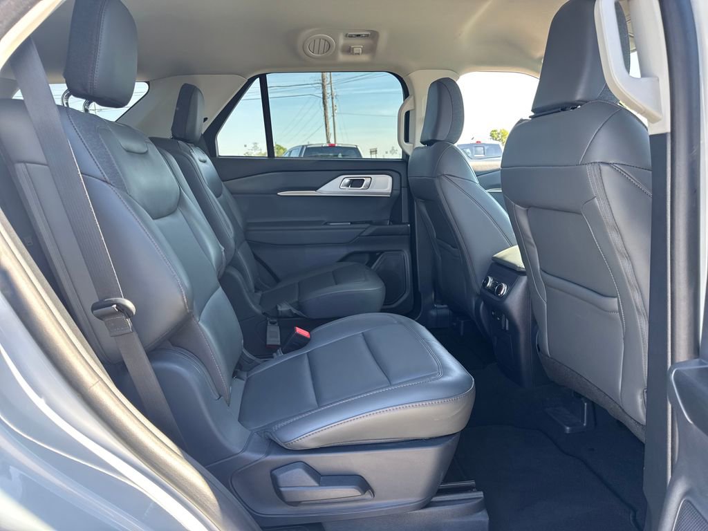 Used 2025 Ford Explorer Active w/ Active Comfort Package AWD/4WD image 13