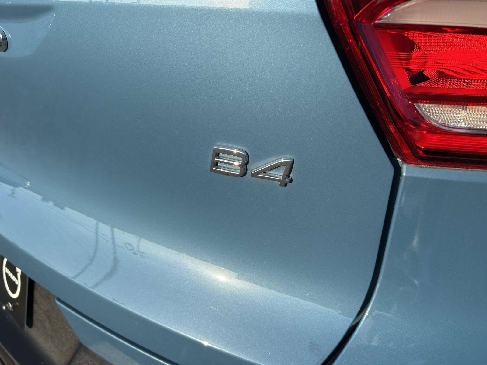 Certified 2023 Volvo XC40 B4 Ultimate FWD image 13