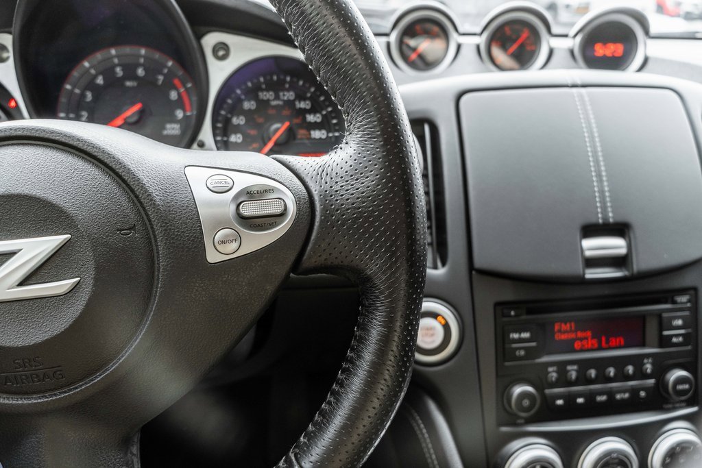 Used 2016 Nissan 370Z Touring image 21
