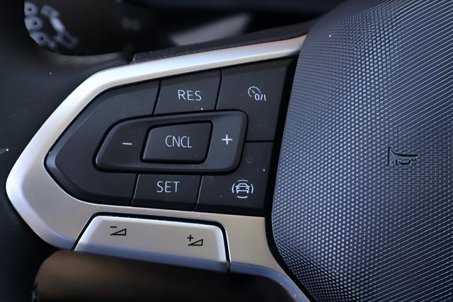 Certified 2022 Volkswagen Taos SE w/ Panoramic Sunroof Package FWD image 22