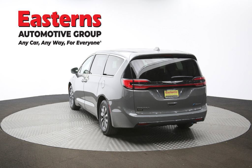 Used 2022 Chrysler Pacifica Touring-L image 66