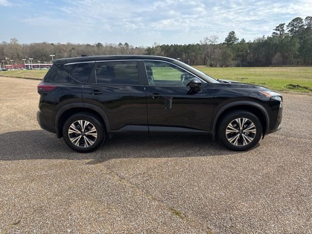 Used 2022 Nissan Rogue SV image 7