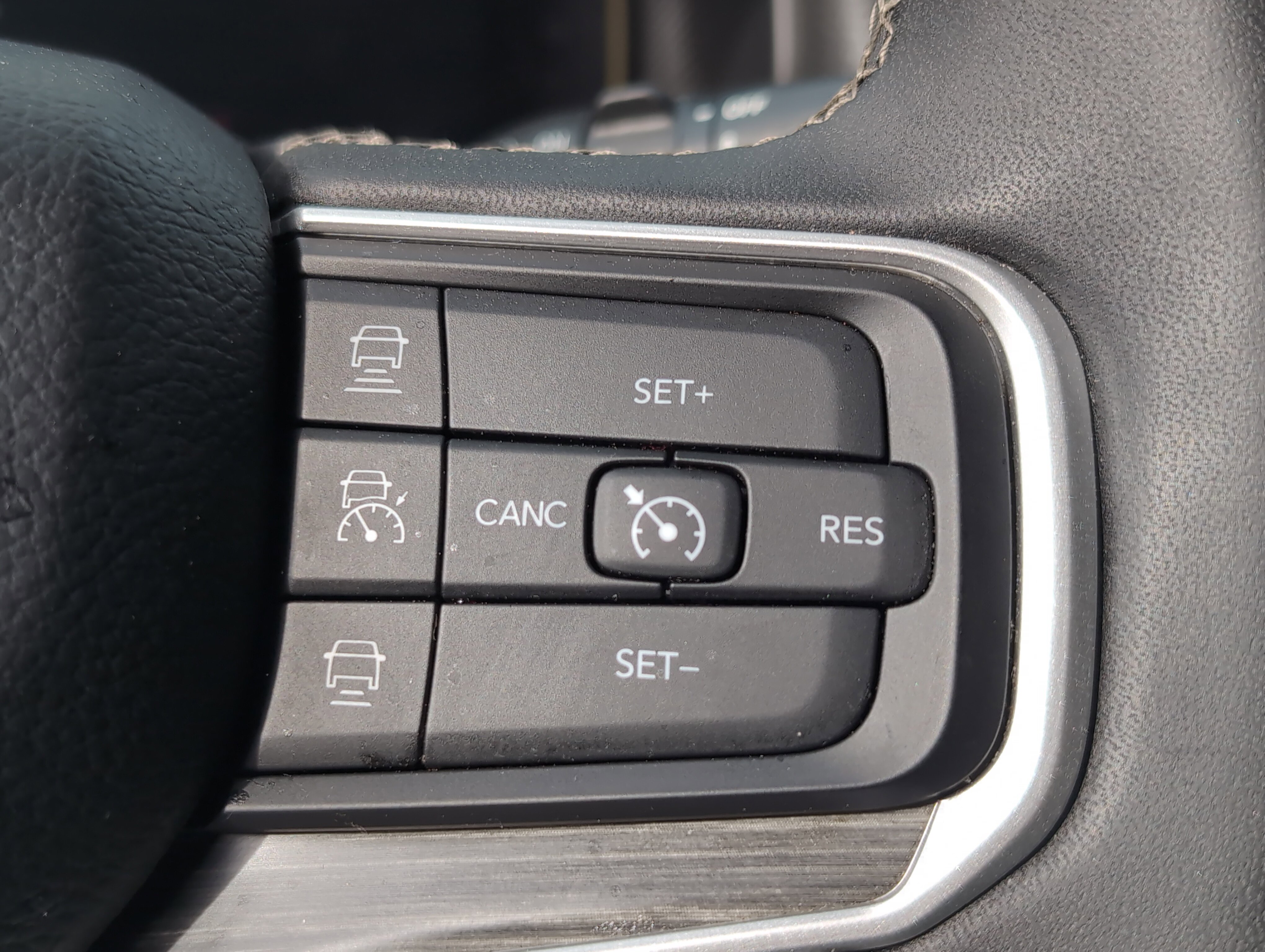 Used 2024 Jeep Wagoneer L Series II w/ Flexible Seating Group AWD/4WD image 19