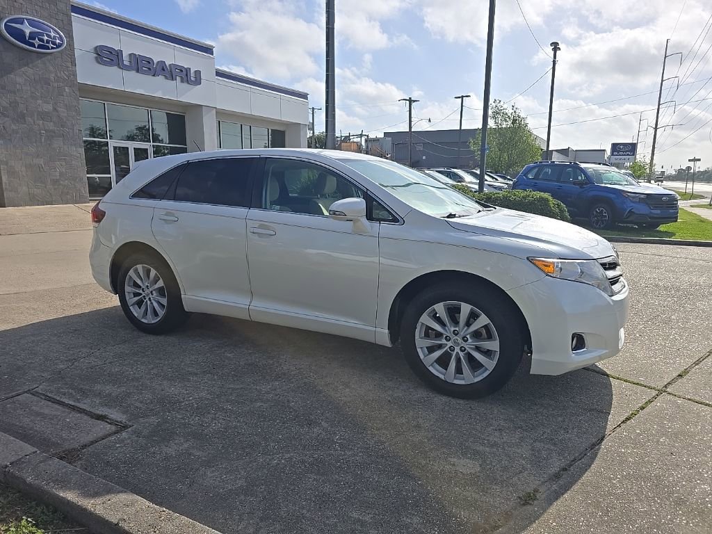 Used 2015 Toyota Venza LE FWD image 2