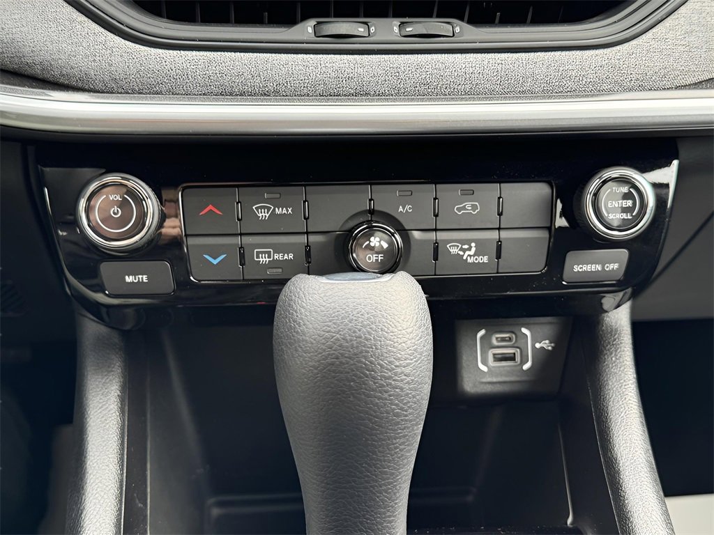 Used 2025 Jeep Compass Sport image 16