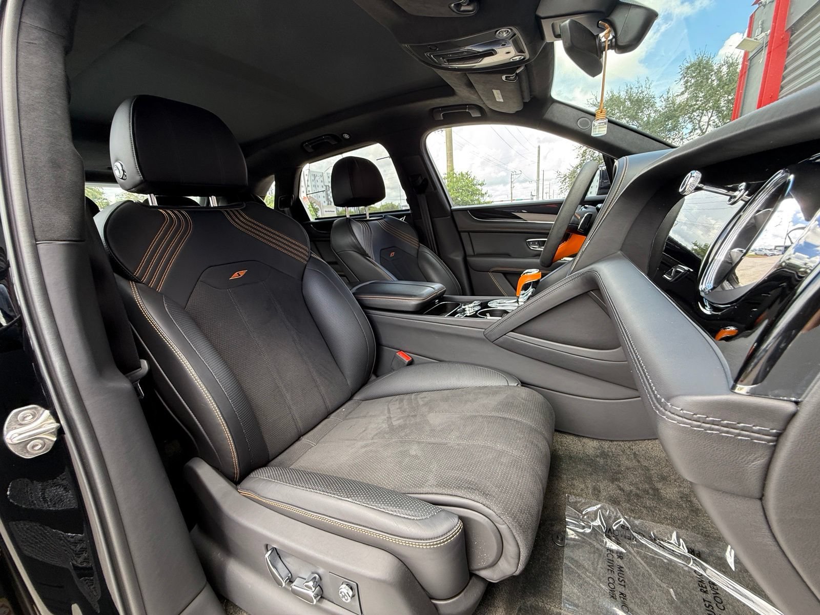 Used 2023 Bentley Bentayga AWD/4WD image 36