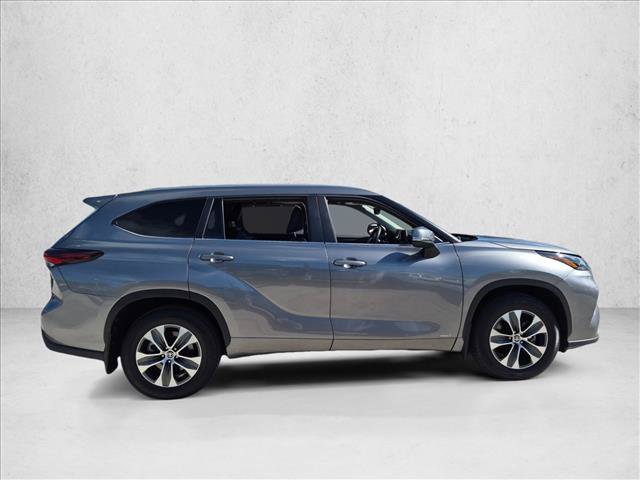 Certified 2026 Toyota Highlander XLE AWD/4WD image 4