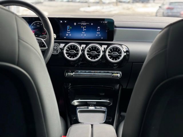 Used 2025 Mercedes-Benz CLA 250 4MATIC image 30