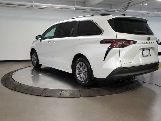 Used 2026 Toyota Sienna XLE AWD/4WD image 6