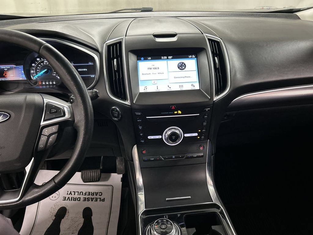Used 2019 Ford Edge Titanium w/ Cold Weather Package AWD/4WD image 18