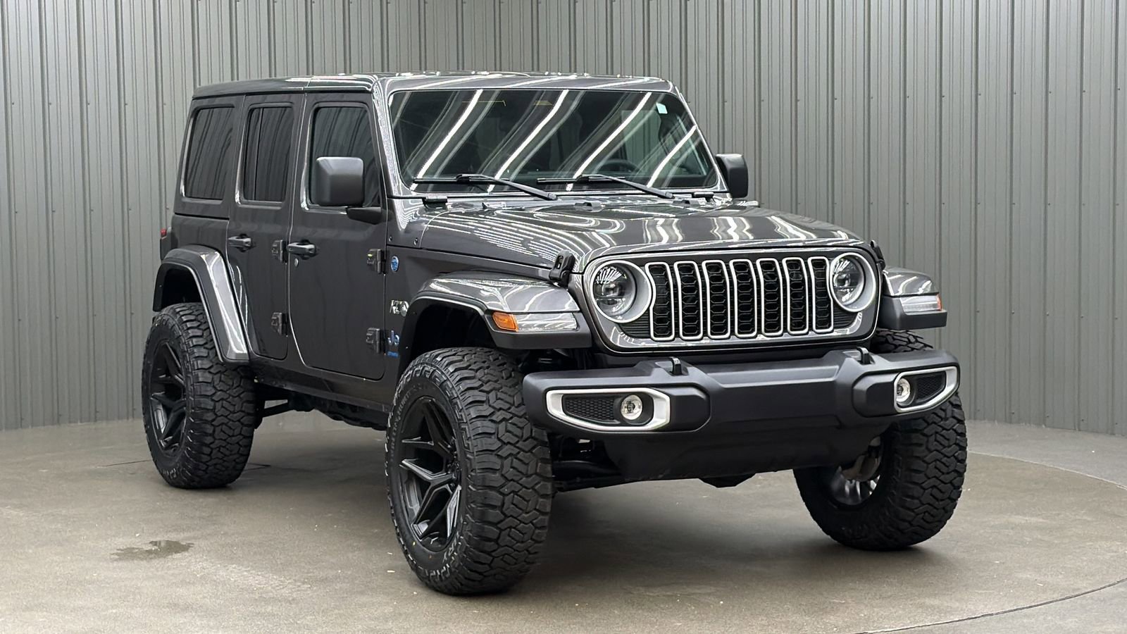 Used 2025 Jeep Wrangler Unlimited Sahara w/ Safety Group AWD/4WD image 7