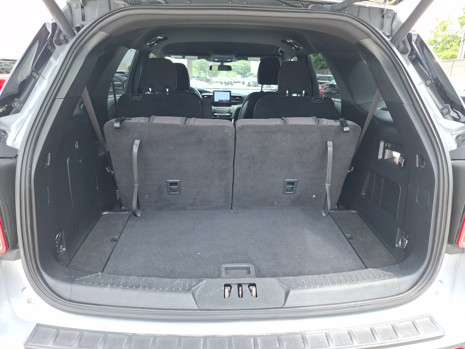 Used 2020 Ford Explorer XLT w/ Comfort Package RWD image 36