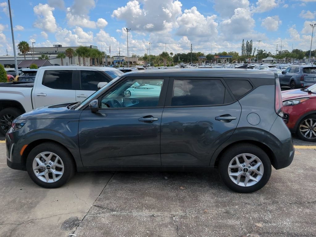 Certified 2025 Kia Soul LX w/ LX Technology Package FWD image 9