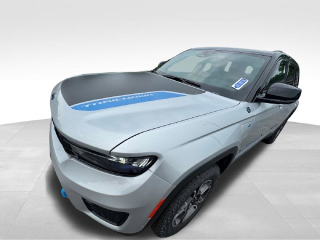 Used 2023 Jeep Grand Cherokee Trailhawk w/ Advanced Protech Group II AWD/4WD image 4