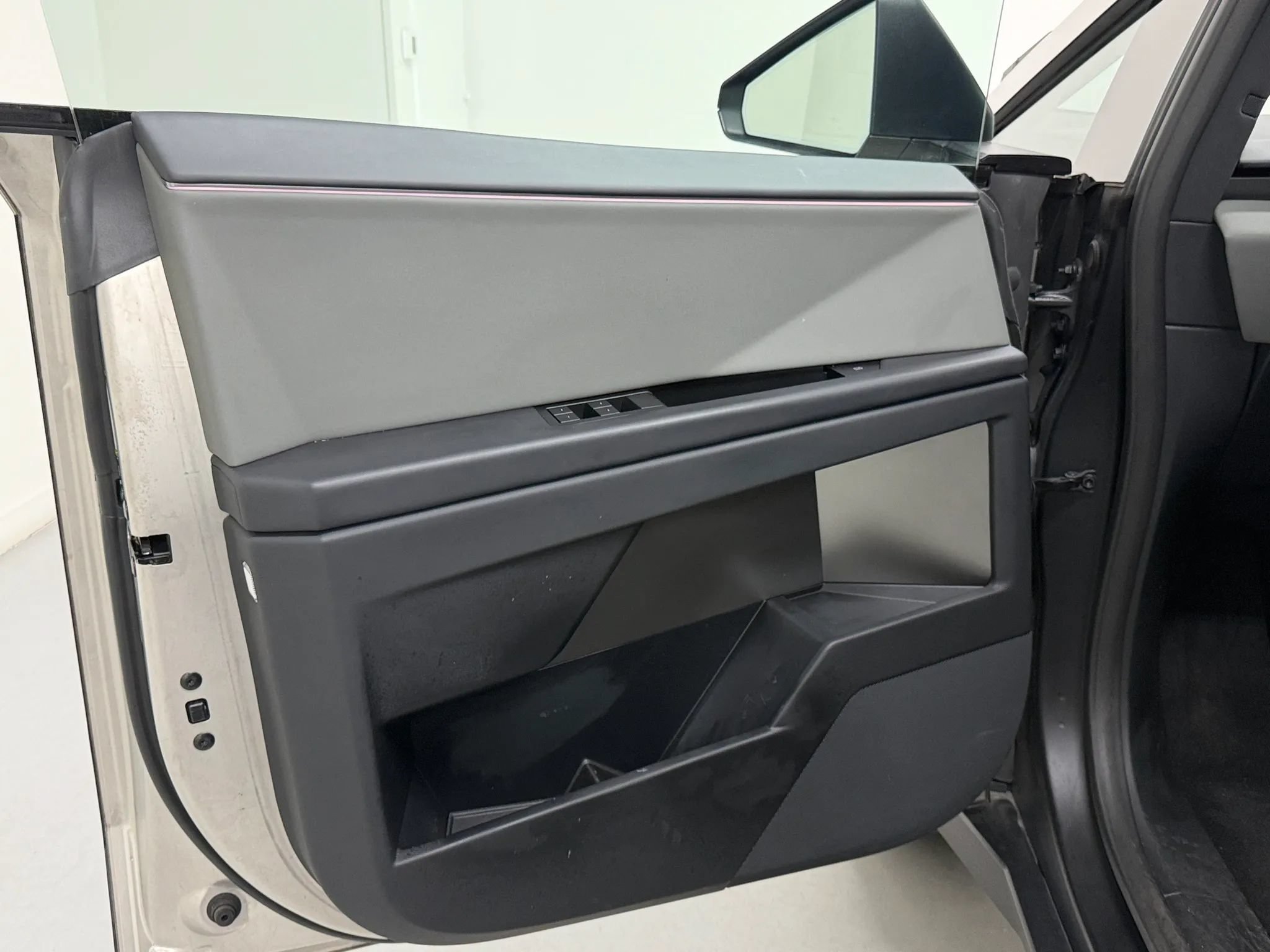 Used 2025 Tesla Cybertruck 2WD Crew Cab image 68