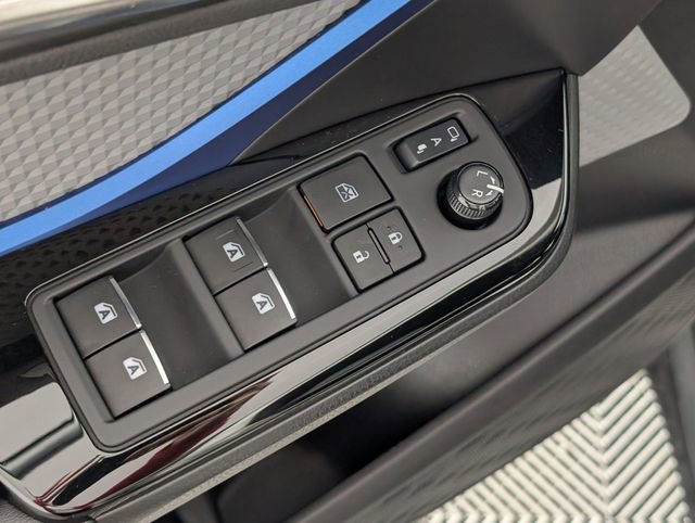 Used 2019 Toyota C-HR XLE FWD image 11