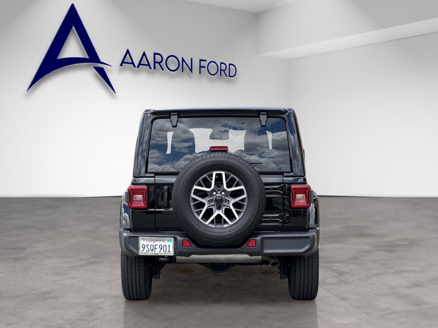 Used 2024 Jeep Wrangler Unlimited Sahara AWD/4WD image 5