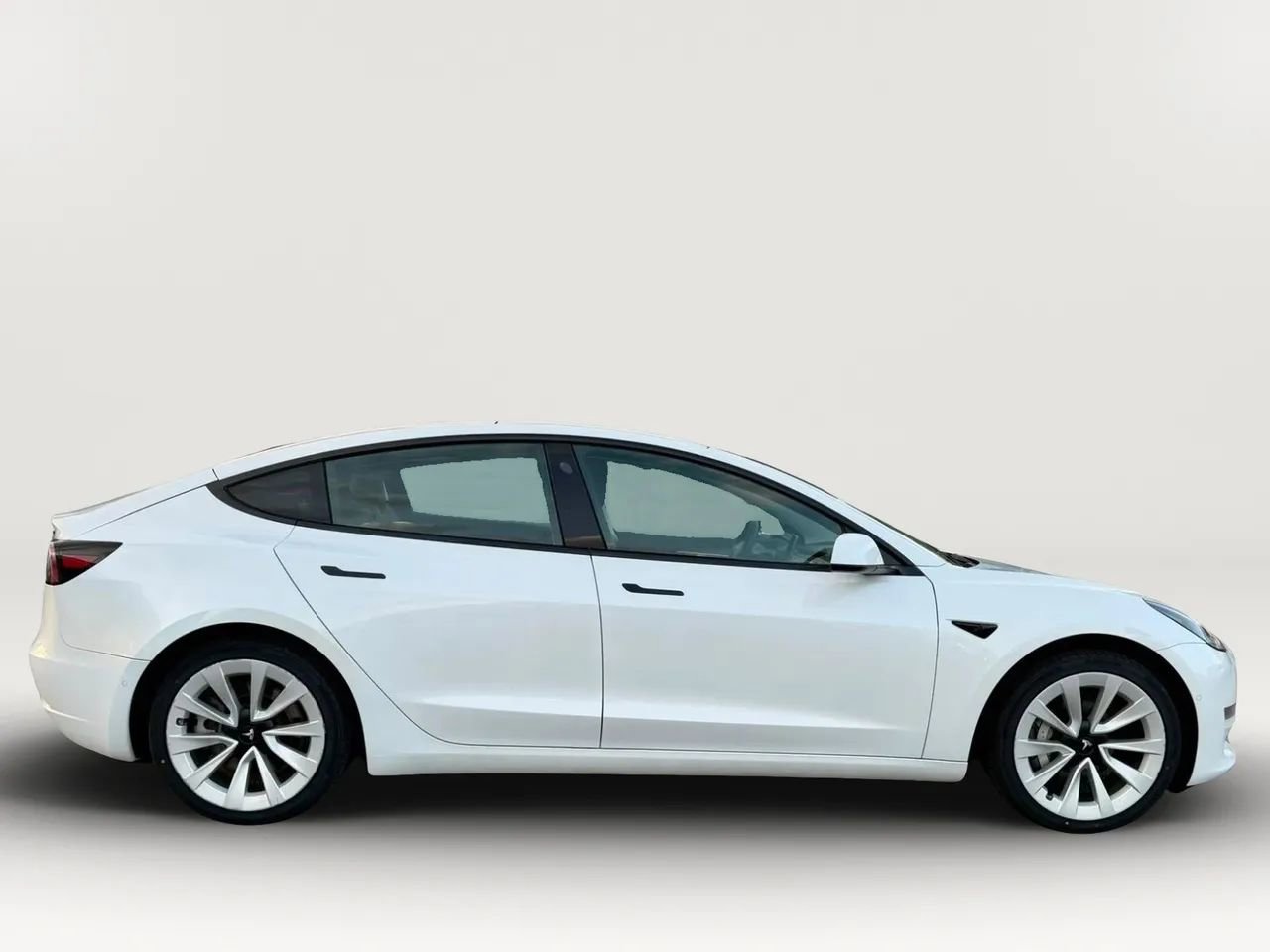 Used 2022 Tesla Model 3 Standard Range RWD image 8
