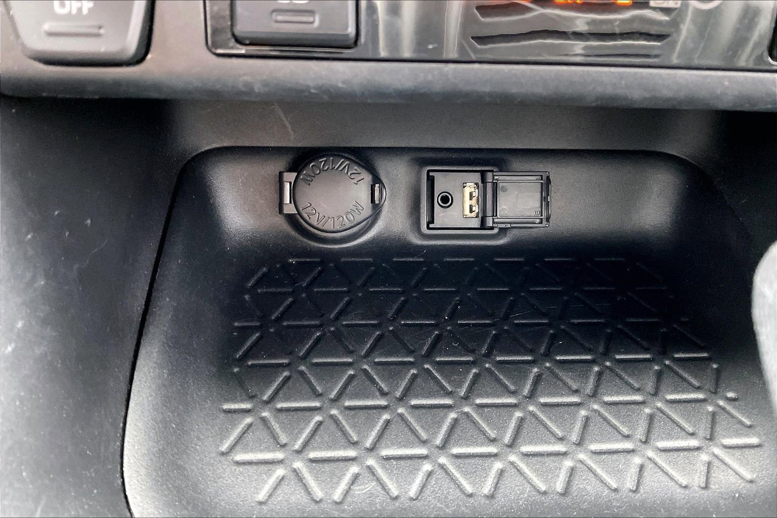 Used 2019 Toyota RAV4 XLE image 16