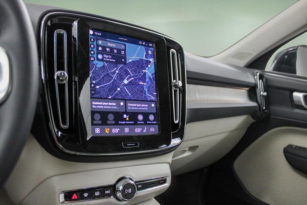 New 2026 Volvo XC40 B4 Plus w/ Protection Package Premier FWD image 18