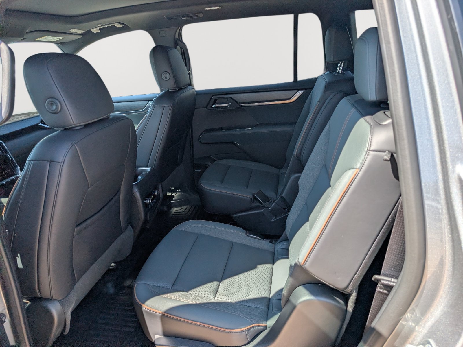 Used 2025 GMC Acadia AT4 AWD/4WD image 16