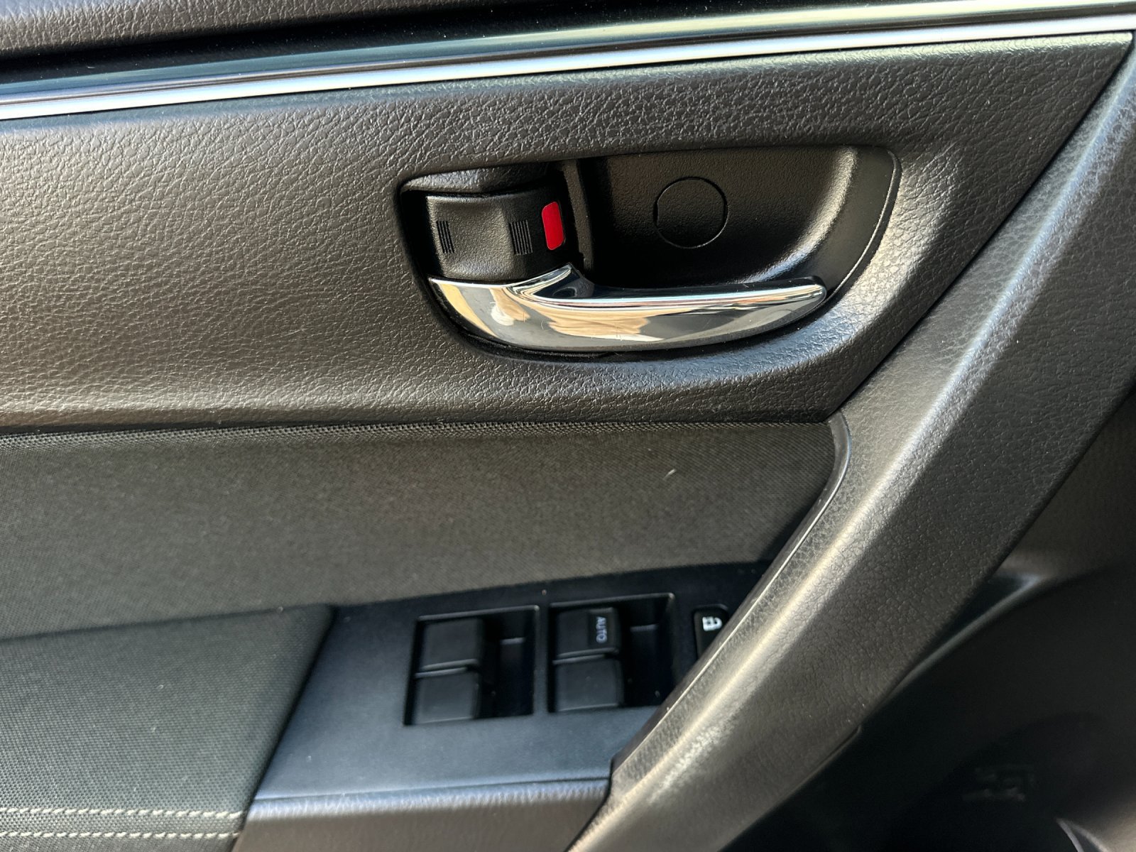 Used 2017 Toyota Corolla LE FWD image 10