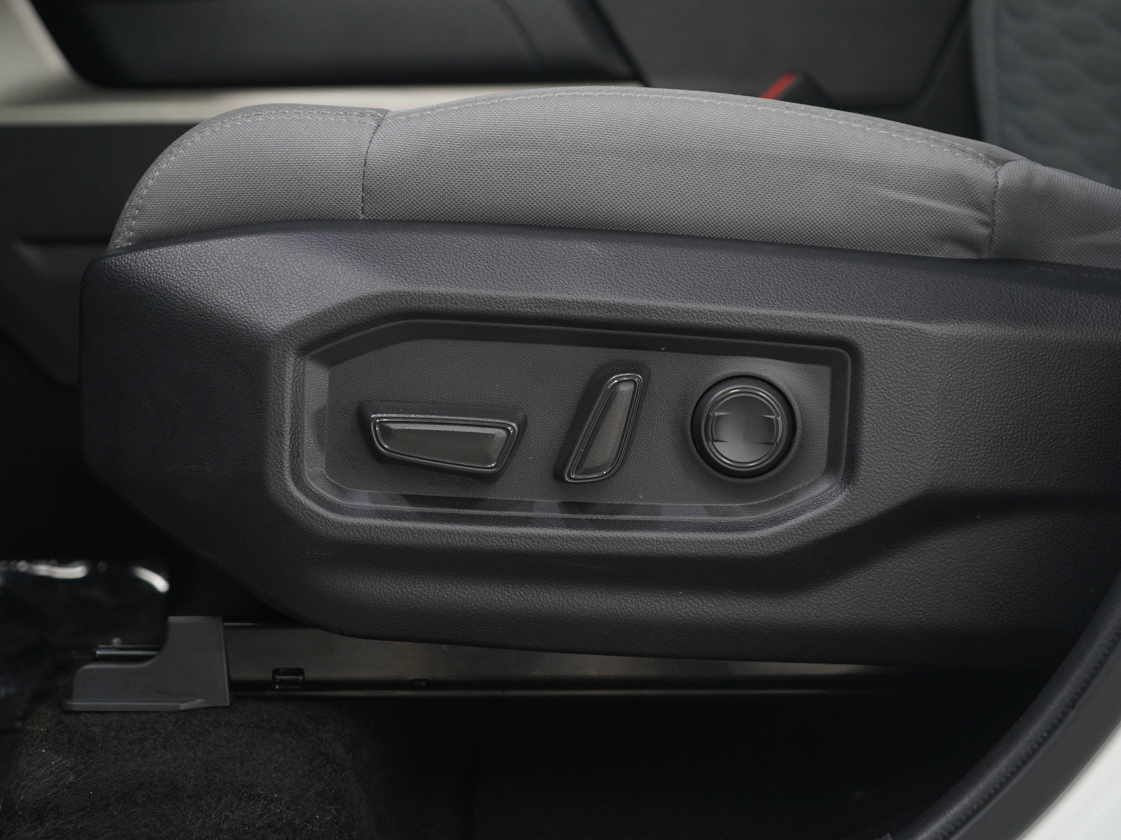 Used 2025 Toyota Tundra SR5 AWD/4WD image 25