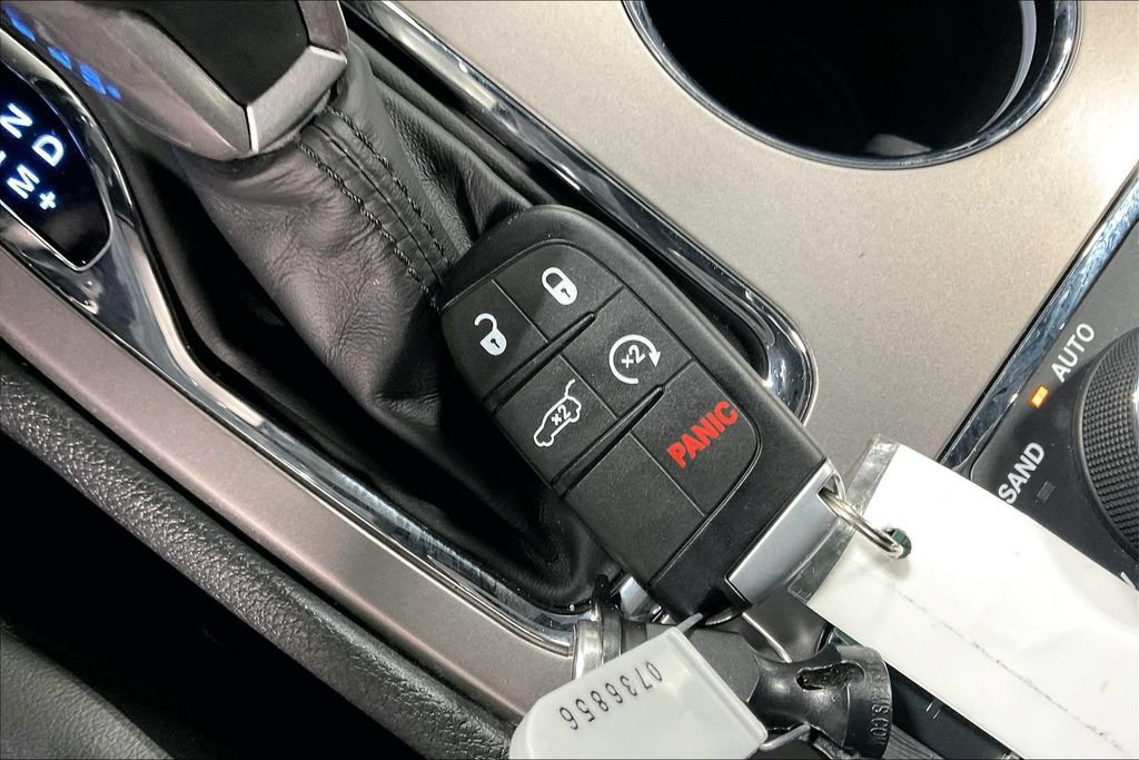 Used 2021 Jeep Grand Cherokee Limited AWD/4WD image 12